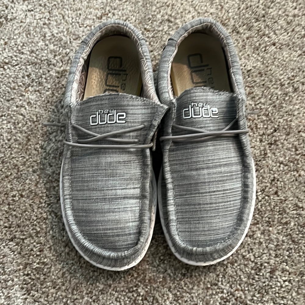 Like New! Hey Dudes Youth 4